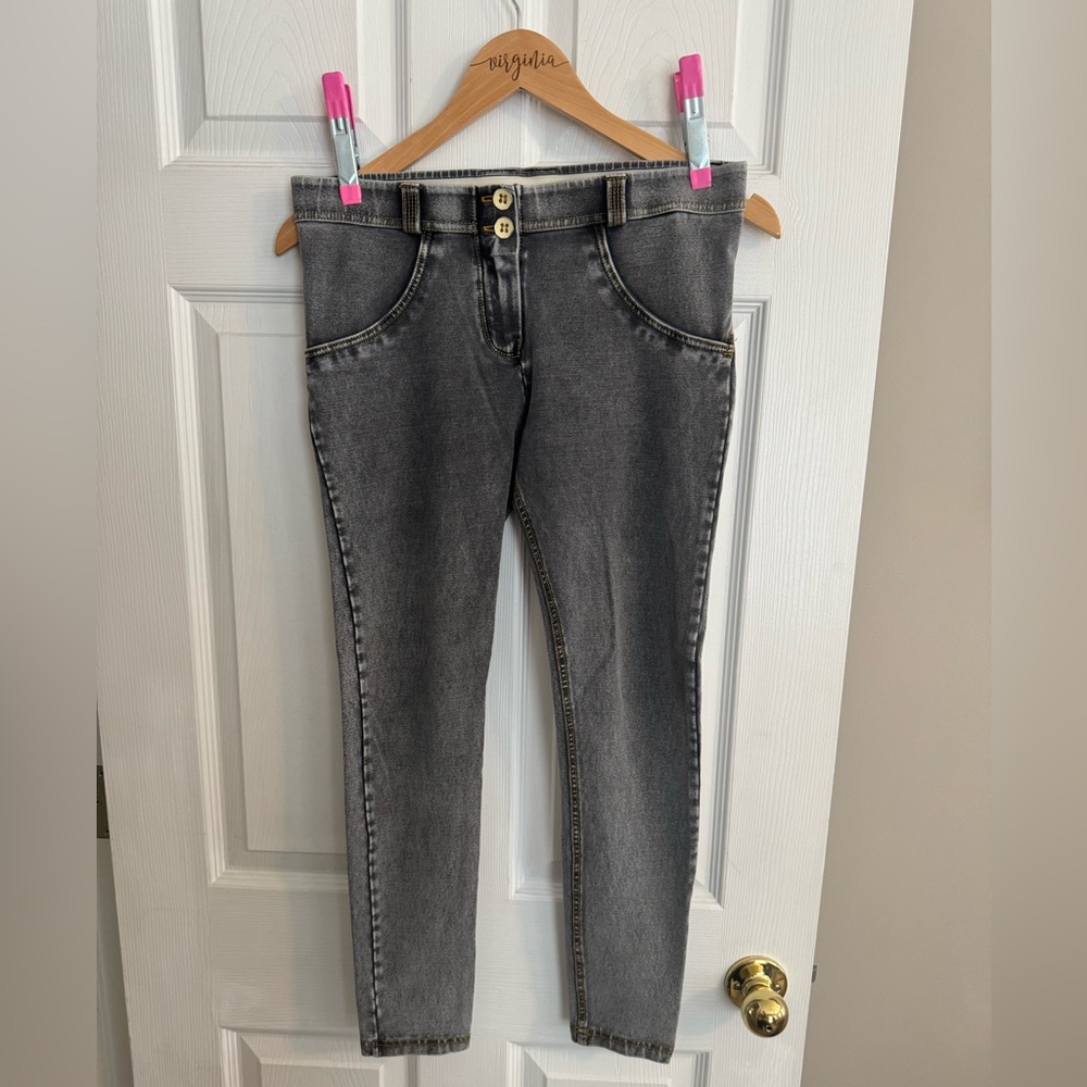 NWOT Freddy Jean leggings - grey with yellow stitching